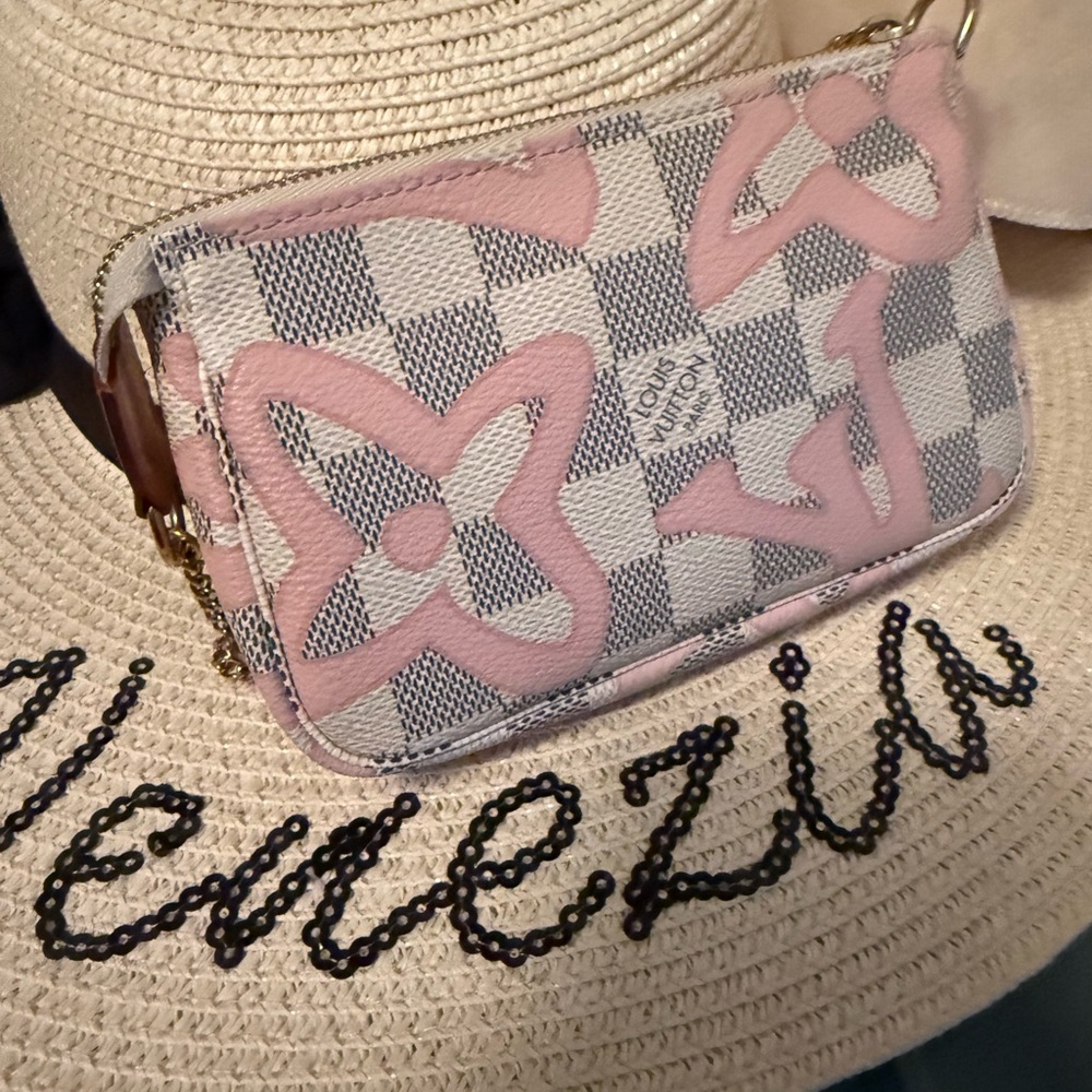 Limited edition Damier azur Tahitienne mini pochette